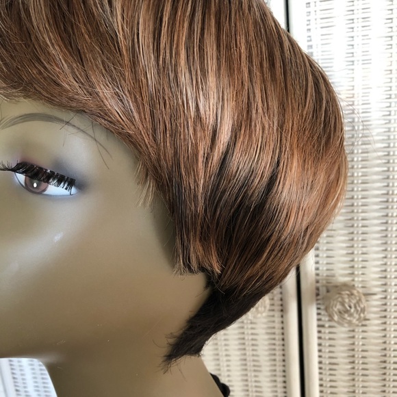 Short Synthetic wig - Picture 6 of 6